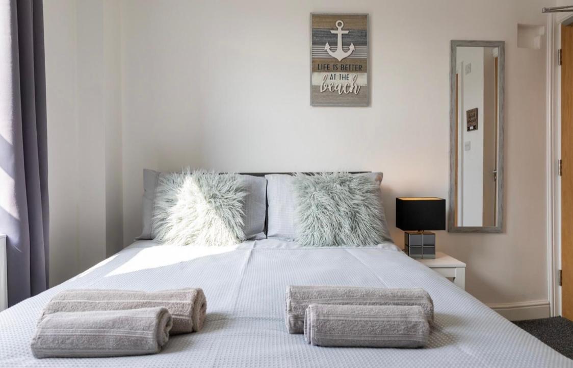 Megs Island Guest House Клийторпс Екстериор снимка