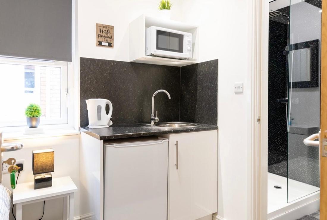 Megs Island Guest House Клийторпс Екстериор снимка